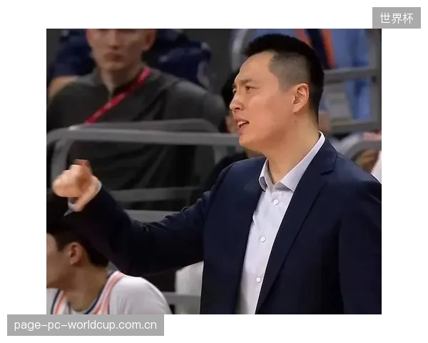 上海队主帅卢伟凭借卓越的常规赛战绩荣获最佳教练,其战术体系引领联盟。 上海队主帅卢伟凭借卓越的常规赛战绩荣获最佳教练,其战术体系引领联盟。