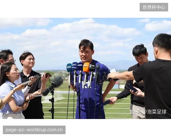 吴贤揆在2025年展现出高效的替补得分能力,有望成为韩国队世界杯征程中的超级奇兵。 吴贤揆在2025年展现出高效的替补得分能力,有望成为韩国队世界杯征程中的超级奇兵。